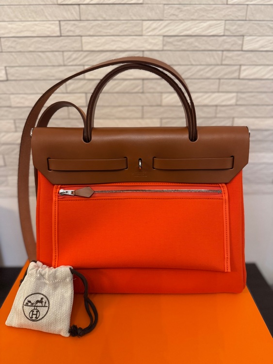  エールバックジップ（ブランドバッグ）の商品画像 - 査定依頼日：2025年8月20日 - 最高査定価格：300,000円