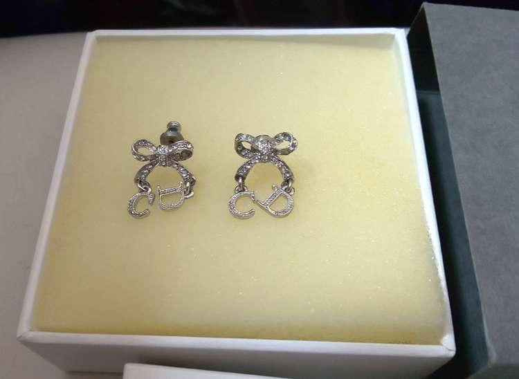 ディオールピアス（金・貴金属）の商品画像 - 査定依頼日：2022年9月28日 - 最高査定価格：7,000円