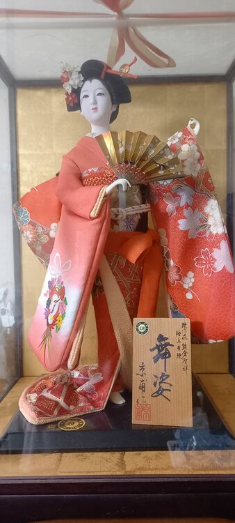 ケース入り日本人形（美術品・骨董品）の商品画像 - 査定依頼日：2025年11月20日 - 最高査定価格：2,000円