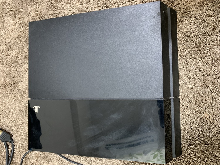 ＰＳ4本体　CHU-1000A（ゲーム機本体・ゲームソフト）の商品画像 - 査定依頼日：2022年1月3日 - 最高査定価格：13,500円