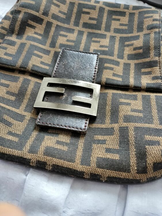 フェンディ  （ブランドバッグ）の商品画像 - 査定依頼日：2025年6月8日 - 最高査定価格：30,000円