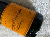 シャンパン ヴーヴ・クリコ （お酒）の商品画像 - 査定依頼日：2023年7月26日 - 最高査定価格：3,000円