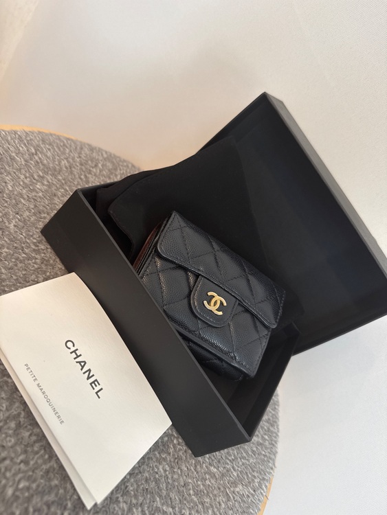 三つ折り財布（ブランド財布・小物）の商品画像 - 査定依頼日：2025年10月23日 - 最高査定価格：50,000円