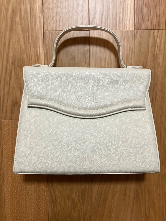 イブサンローラン  （ブランドバッグ）の商品画像 - 査定依頼日：2025年8月12日 - 最高査定価格：14,000円