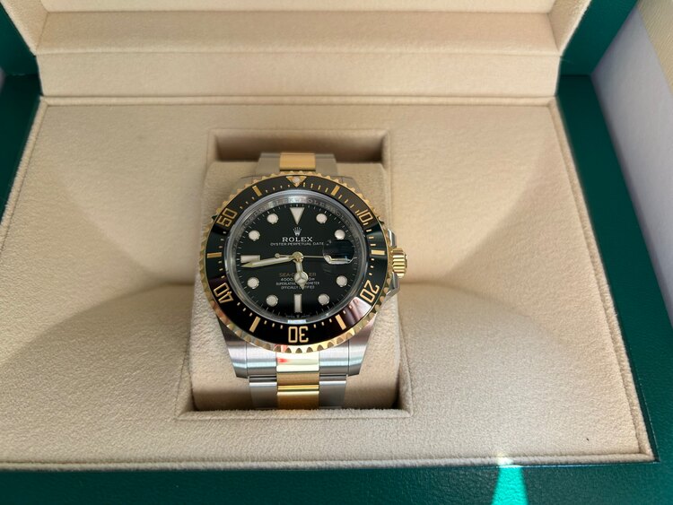 ロレックス シードゥエラー 12660（高級時計）の商品画像 - 査定依頼日：2025年1月24日 - 最高査定価格：2,500,000円