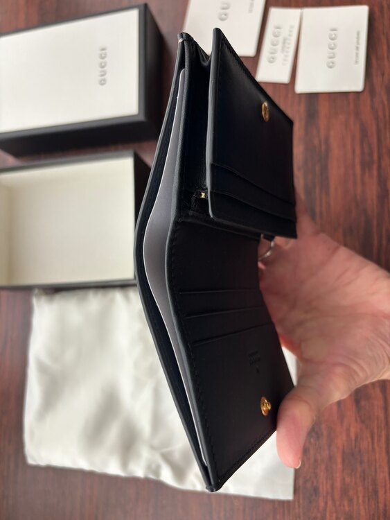 GGストリームビー　二つ折り財布（ブランド財布・小物）の商品画像 - 査定依頼日：2025年4月7日 - 最高査定価格：12,000円