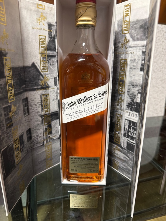 ジョン・ウォーカー＆サンズ セレブラトリー・ブレンド（お酒）の商品画像 - 査定依頼日：2026年4月25日 - 最高査定価格：2,500円