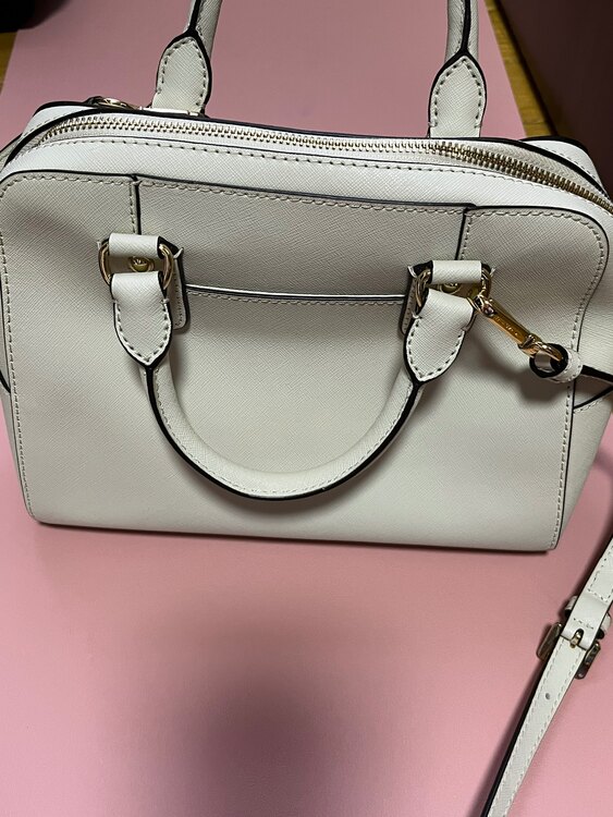 ショルダーバック（ブランド財布・小物）の商品画像 - 査定依頼日：2025年3月31日 - 最高査定価格：3,000円