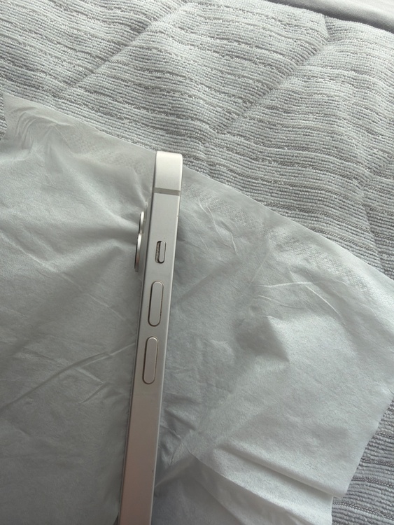 iPhone iPhone 14 256GB SIMフリー（スマホ）の商品画像 - 査定依頼日：2026年9月22日 - 最高査定価格：45,500円