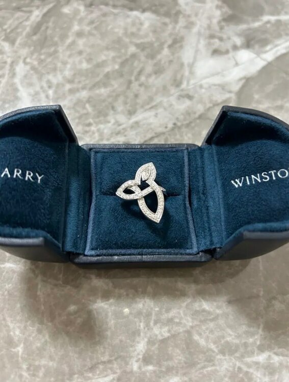 ハリーウィンストン　リリークラスターリング（宝石）の商品画像 - 査定依頼日：2025年1月15日 - 最高査定価格：650,000円