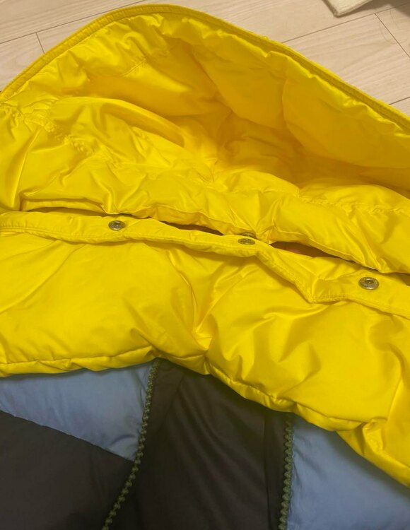 モンクレール JW Anderson コレクション マルチカラー ダウン（古着・ファッション）の商品画像 - 査定依頼日：2024年12月3日 - 最高査定価格：40,000円