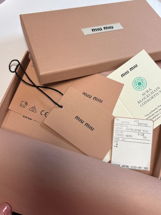 ミュウミュウ  （ブランドバッグ）の商品画像 - 査定依頼日：2025年6月24日 - 最高査定価格：12,000円