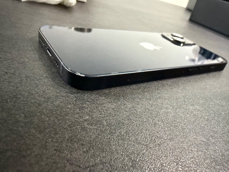 iPhone 13 256GB docomo（スマホ）の商品画像 - 査定依頼日：2026年2月11日 - 最高査定価格：36,000円