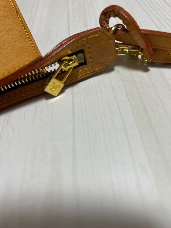 カバアンブル用ポーチ（ブランド財布・小物）の商品画像 - 査定依頼日：2025年3月9日 - 最高査定価格：3,000円