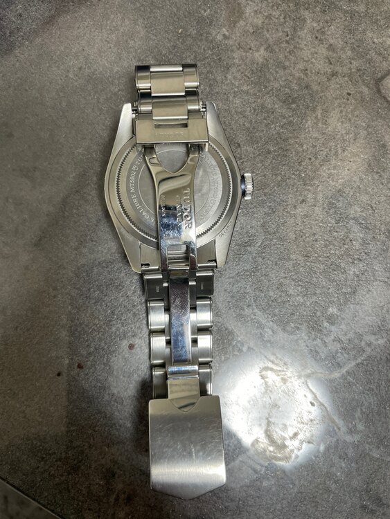 チューダー ブラックベイ 79230（高級時計）の商品画像 - 査定依頼日：2025年4月3日 - 最高査定価格：300,000円