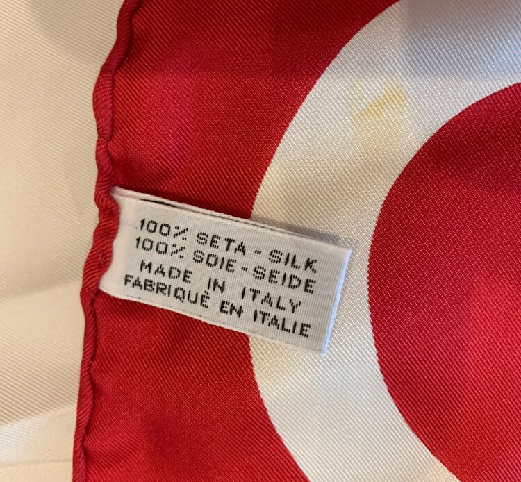 CHANELスカーフシルク80✖️80 （古着・ファッション）の商品画像 - 査定依頼日：2025年3月6日 - 最高査定価格：7,000円