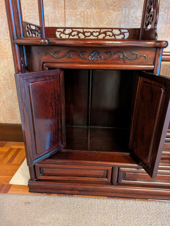 木製彫刻飾り棚付き　茶箪笥（家具・寝具）の商品画像 - 査定依頼日：2025年12月30日 - 最高査定価格：5,000円