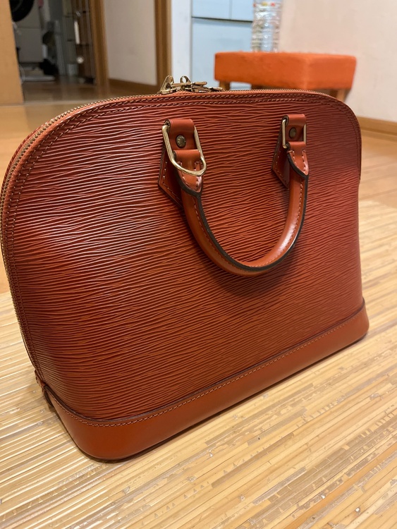 ルイヴィトン エピ（ブランドバッグ）の商品画像 - 査定依頼日：2026年10月7日 - 最高査定価格：80,000円