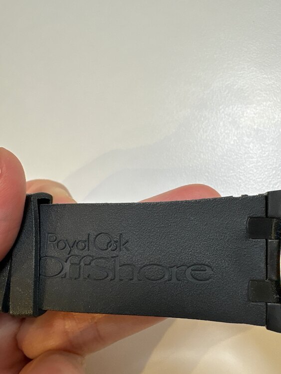 オーデマピゲロイヤルオークオフショア（高級時計）の商品画像 - 査定依頼日：2025年2月8日 - 最高査定価格：2,300,000円