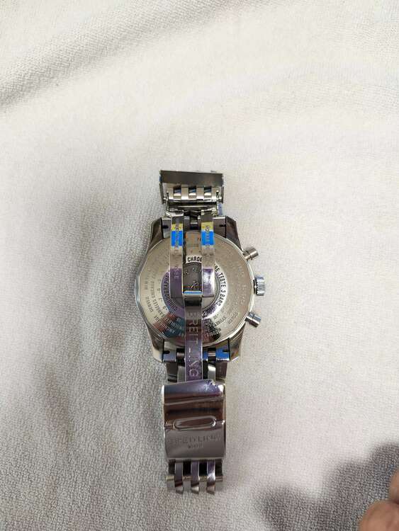 ブライトリング ナビタイマー A2432（高級時計）の商品画像 - 査定依頼日：2025年4月26日 - 最高査定価格：550,000円