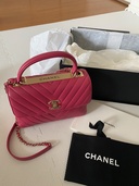 CHANEL Vステッチトップハンドルフラップバッグ（ブランドバッグ）の商品画像 - 査定依頼日：2026年7月12日 - 最高査定価格：480,000円
