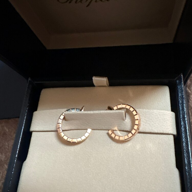 ショパール　アイスキューブピアス（金・貴金属）の商品画像 - 査定依頼日：2025年4月17日 - 最高査定価格：150,000円