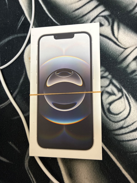 iPhone16e512GB カスペルバャックショルダーバッグメンズレディースカ（スマホ）の商品画像 - 査定依頼日：2026年5月16日 - 最高査定価格：86,000円