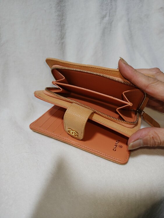 マトラッセ キャビアスキン ゴールド金具 二つ折り財布（ブランドバッグ）の商品画像 - 査定依頼日：2026年9月29日 - 最高査定価格：100,000円