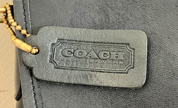 オールドコーチ　ショルダーバッグ（ブランドバッグ）の商品画像 - 査定依頼日：2025年2月11日 - 最高査定価格：6,000円