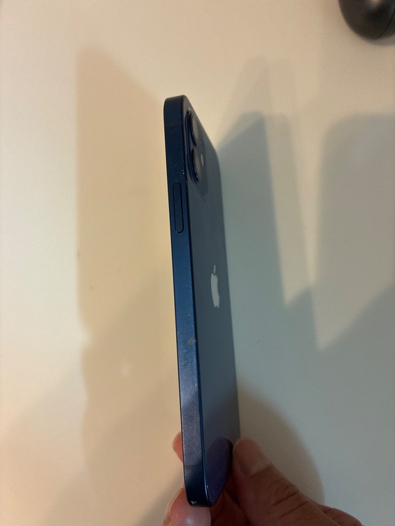 iPhone 12 64GB Softbank（スマホ）の商品画像 - 査定依頼日：2026年4月23日 - 最高査定価格：24,000円