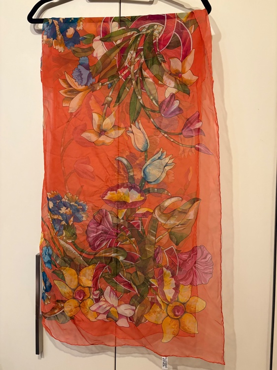 シルクスカーフ（古着・ファッション）の商品画像 - 査定依頼日：2026年1月5日 - 最高査定価格：20,000円