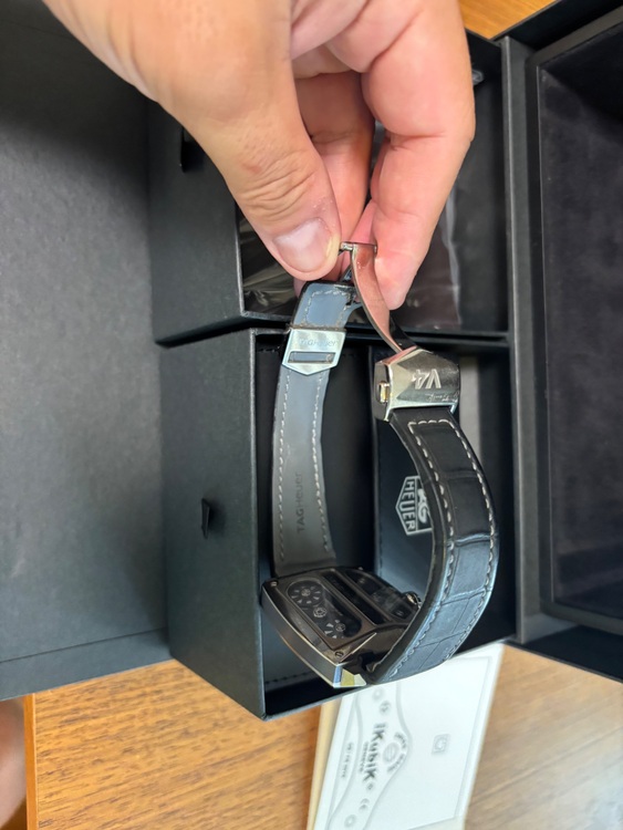 タグホイヤー モナコ V4 WAW208（高級時計）の商品画像 - 査定依頼日：2025年9月17日 - 最高査定価格：5,000,000円