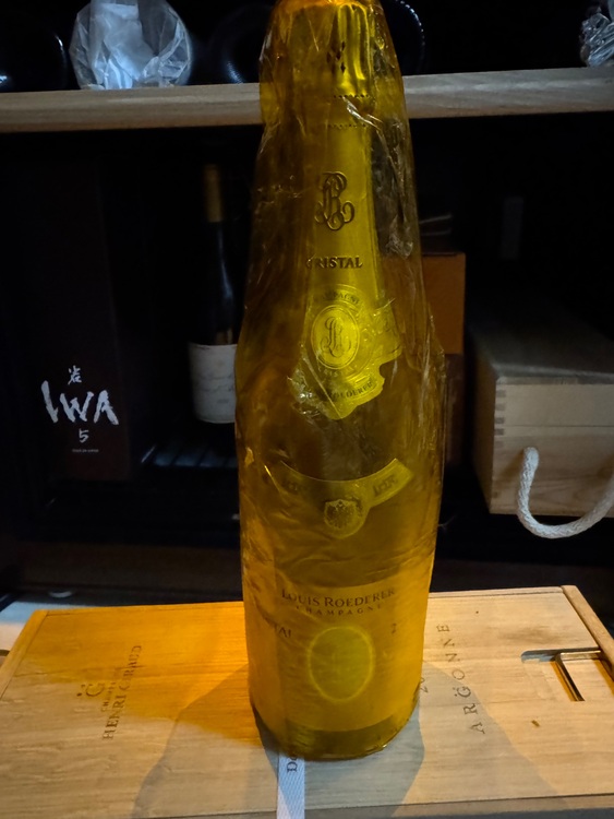 ルイ.ロデレールクリュスタル2015（お酒）の商品画像 - 査定依頼日：2025年8月17日 - 最高査定価格：30,000円