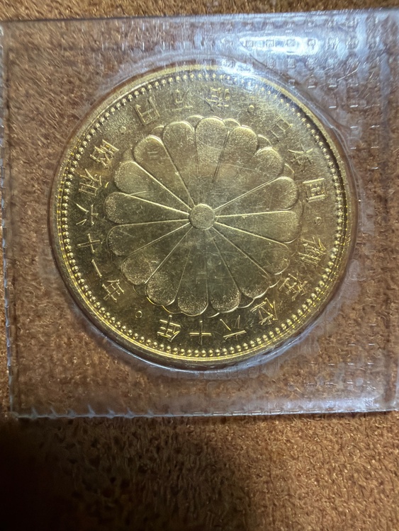 昭和天皇即位60年10万円金貨（金・貴金属）の商品画像 - 査定依頼日：2026年7月11日 - 最高査定価格：100,000円