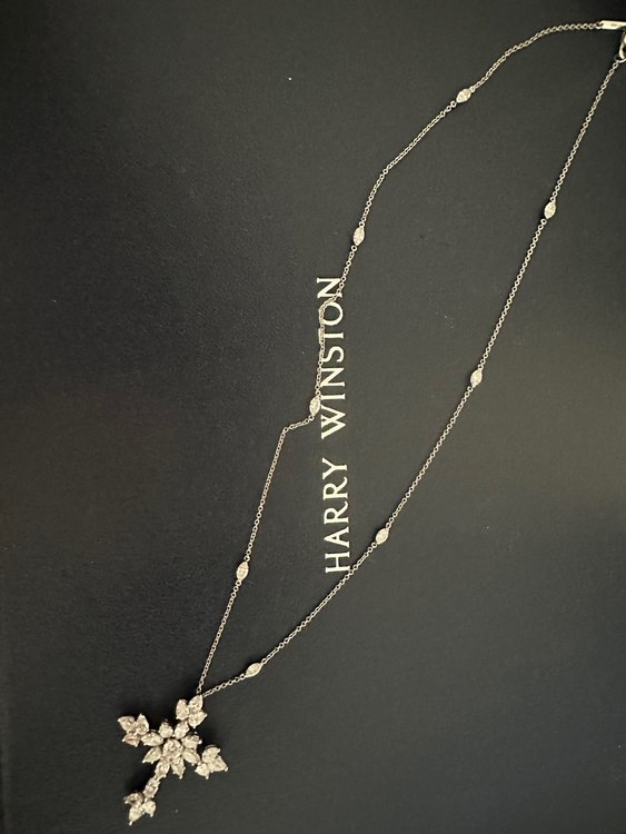 シンボルズバイハリーウィンストンマーキースクロスペンダント3.8ct（宝石）の商品画像 - 査定依頼日：2023年5月24日 - 最高査定価格：2,400,000円