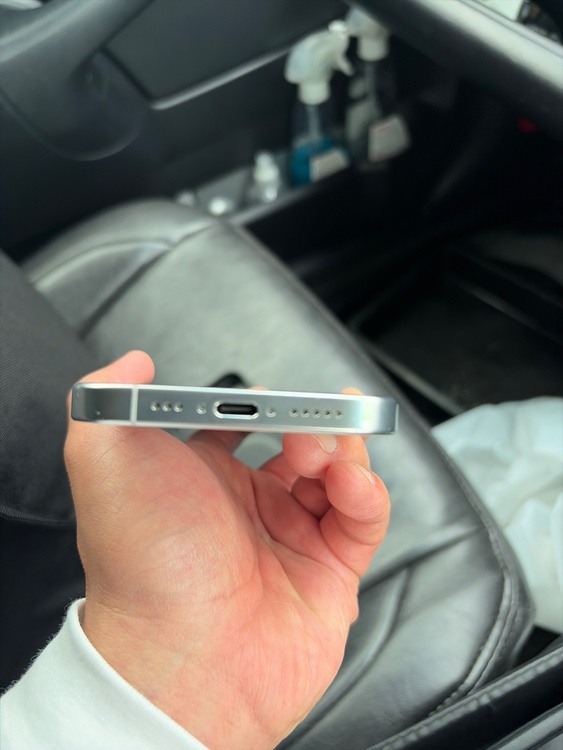 iPhone iPhone 16 Pro 256GB au（スマホ）の商品画像 - 査定依頼日：2026年6月28日 - 最高査定価格：135,000円