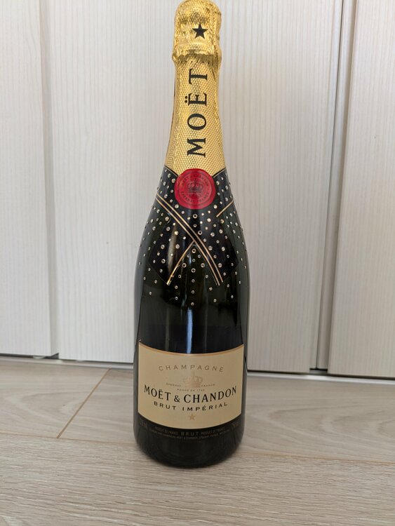 BRUT IMPERIAL（お酒）の商品画像 - 査定依頼日：2026年5月5日 - 最高査定価格：1,000円
