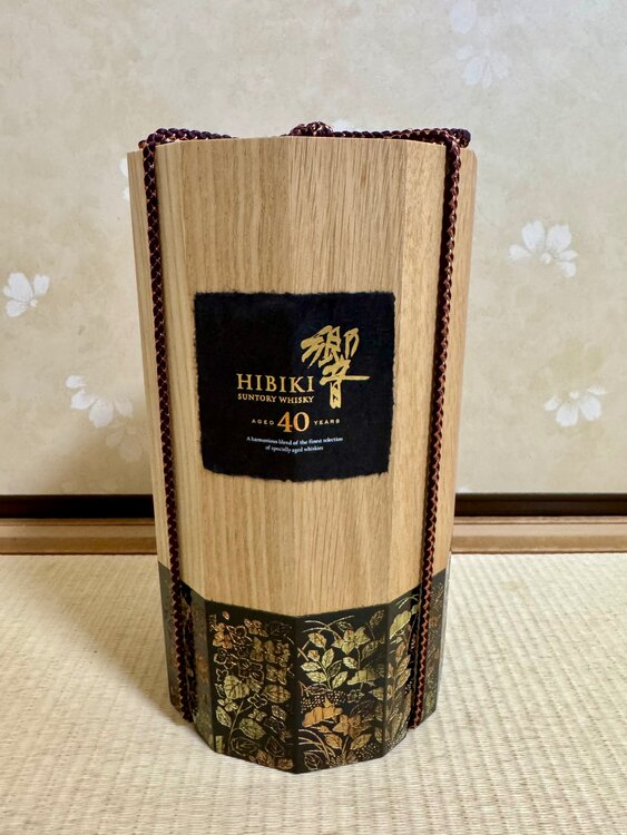 ウイスキー サントリー響 （お酒）の商品画像 - 査定依頼日：2025年5月28日 - 最高査定価格：4,400,000円