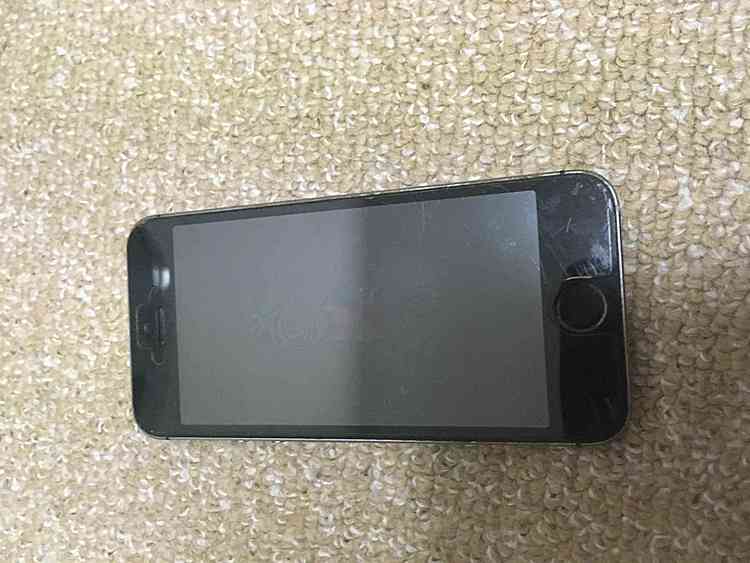 iPhone5s（スマホ）の商品画像 - 査定依頼日：2019年12月3日 - 最高査定価格：1,500円