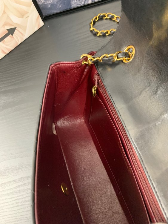 ショルダーバッグ A01165 ダイアナフラップマトラッセ ラムスキン 黒（ブランドバッグ）の商品画像 - 査定依頼日：2022年9月22日 - 最高査定価格：400,000円