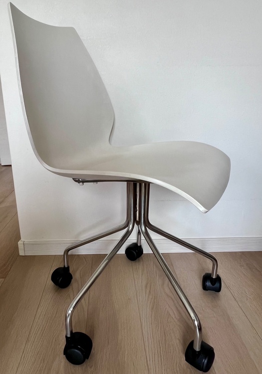 カルテル　マウイキャスター(昇降なし)（家具・寝具）の商品画像 - 査定依頼日：2026年4月14日 - 最高査定価格：5,000円