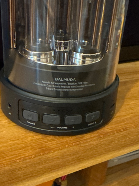 バルミューダ BALMUDA The Speaker M01A-BK ワイヤレス（オーディオ・スピーカー）の商品画像 - 査定依頼日：2026年3月10日 - 最高査定価格：15,000円