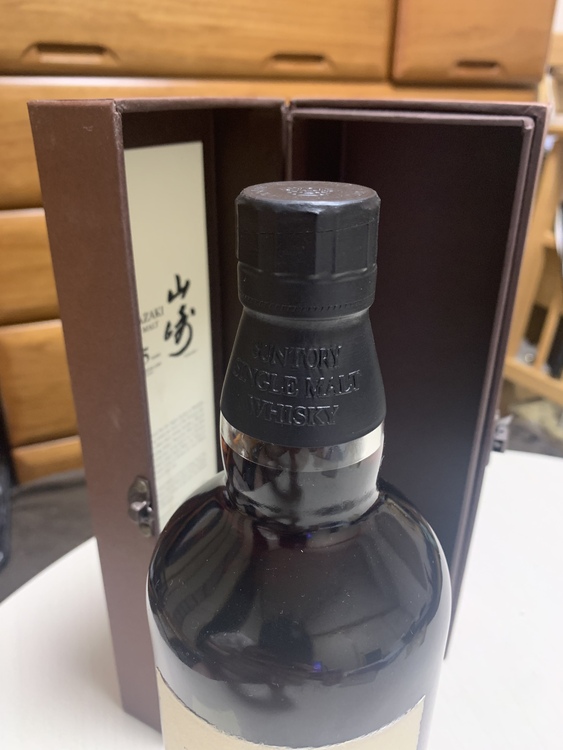 ウイスキー サントリー山崎 （お酒）の商品画像 - 査定依頼日：2025年5月15日 - 最高査定価格：900,000円