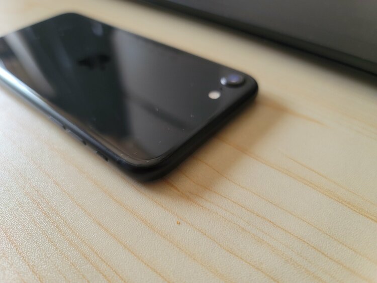 iPhone SE (第 2 世代) 64GB SIMフリー（スマホ）の商品画像 - 査定依頼日：2026年4月8日 - 最高査定価格：13,000円