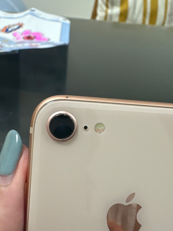 iPhone8（スマホ）の商品画像 - 査定依頼日：2025年7月31日 - 最高査定価格：2,000円