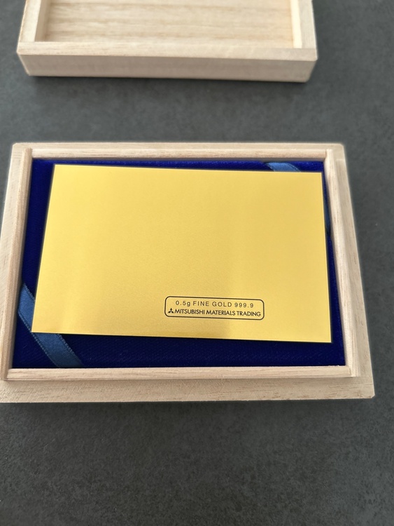 ドクターイエロー引退記念純金カード（金・貴金属）の商品画像 - 査定依頼日：2025年12月18日 - 最高査定価格：11,528円