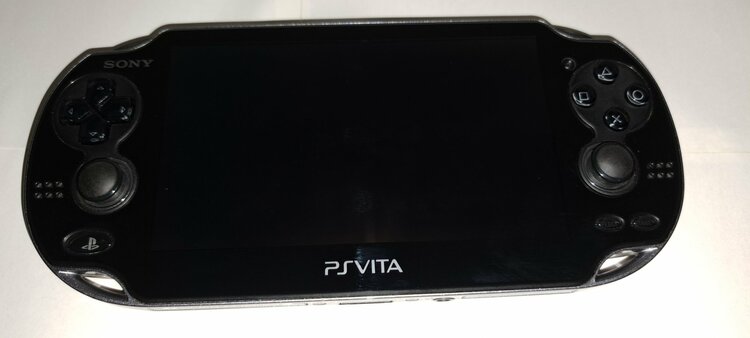 Playstation Vita PCH1000（ゲーム機本体・ゲームソフト）の商品画像 - 査定依頼日：2026年7月15日 - 最高査定価格：6,000円