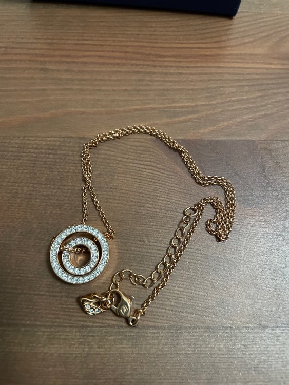 スワロフスキー（宝石）の商品画像 - 査定依頼日：2023年11月6日 - 最高査定価格：5,500円