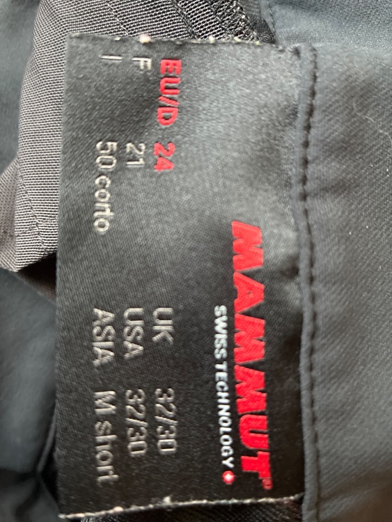 MAMMUT Fiamma Pants  BLACK（古着・ファッション）の商品画像 - 査定依頼日：2026年5月2日 - 最高査定価格：1,000円