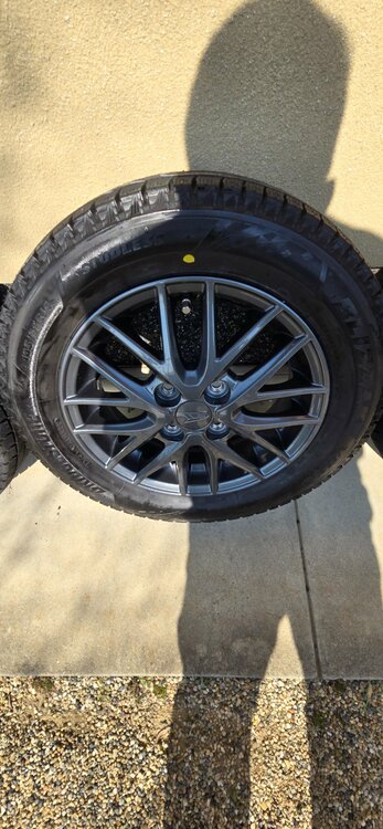 スタドレスタイヤ、ホイール（カー用品）の商品画像 - 査定依頼日：2026年4月4日 - 最高査定価格：10,000円